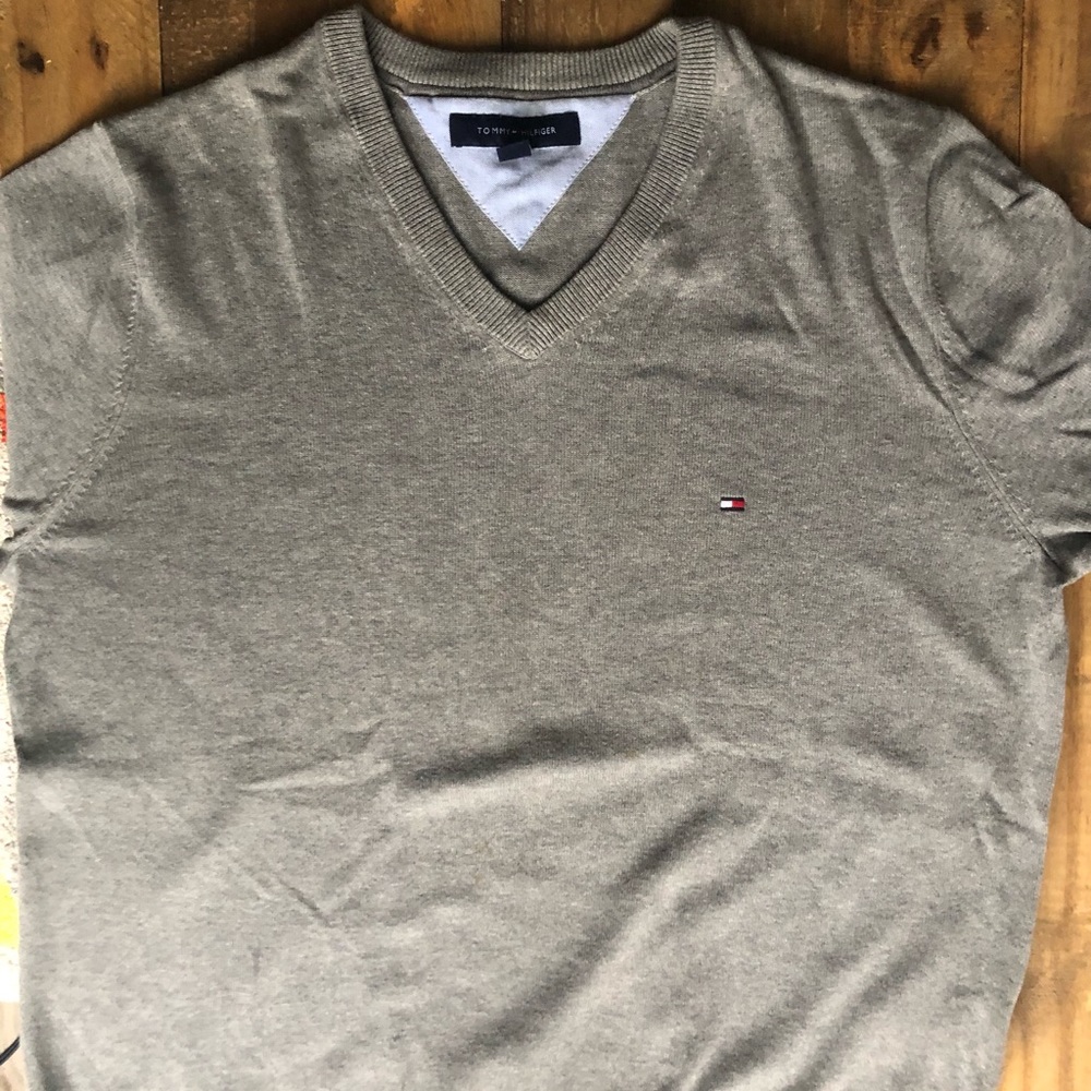 Tommy Hilfiger V-neck sweater. Size L